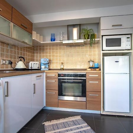 Pass The Keys Art Deco Inspired Apartment With Roof Top Views Shrewsbury Bagian luar foto