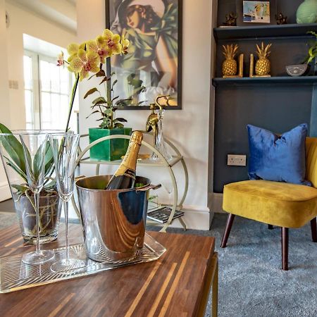 Pass The Keys Art Deco Inspired Apartment With Roof Top Views Shrewsbury Bagian luar foto