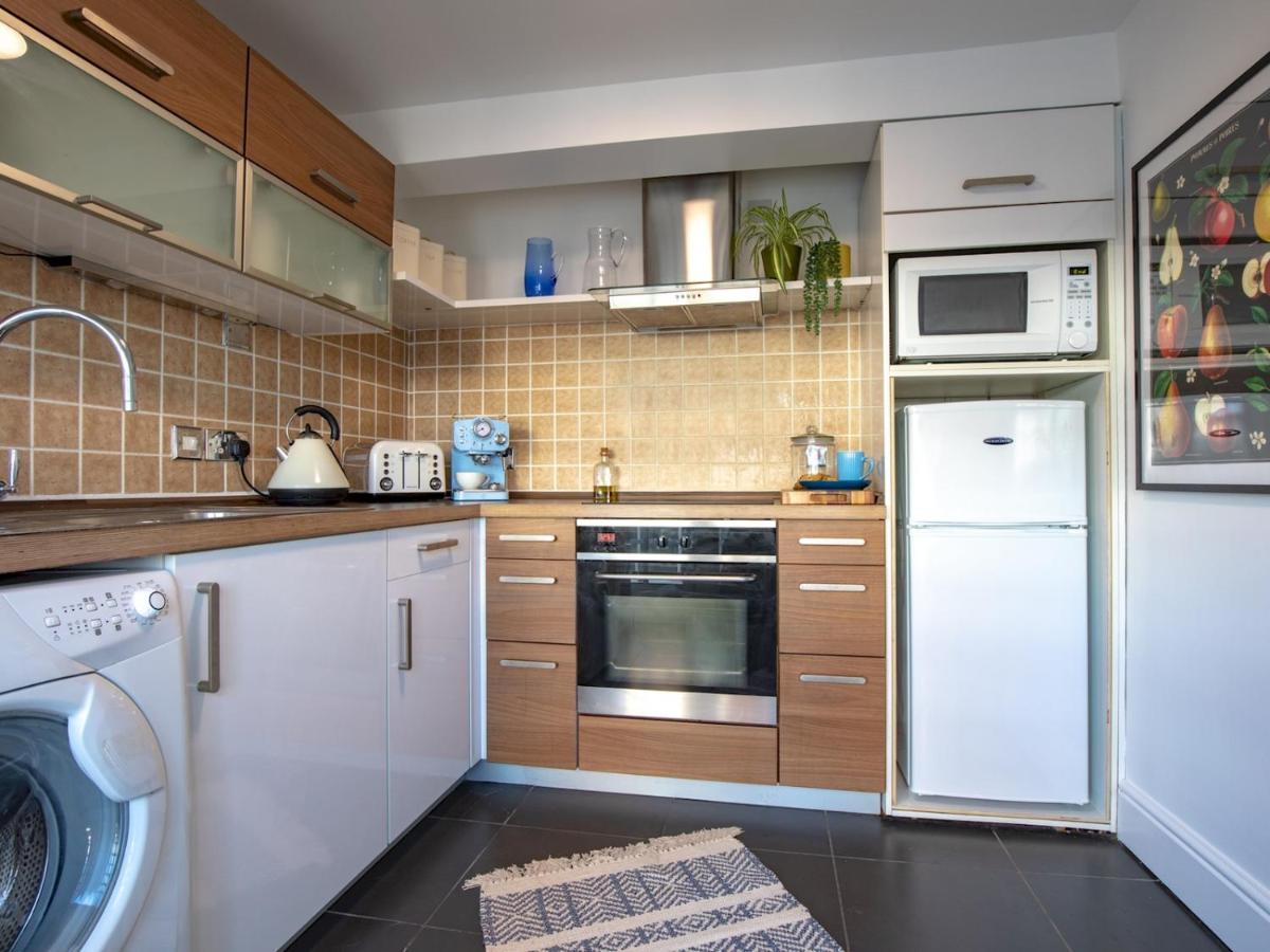 Pass The Keys Art Deco Inspired Apartment With Roof Top Views Shrewsbury Bagian luar foto