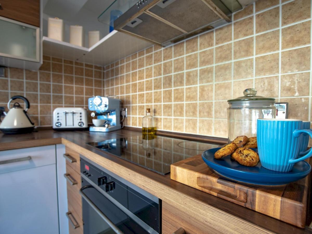Pass The Keys Art Deco Inspired Apartment With Roof Top Views Shrewsbury Bagian luar foto