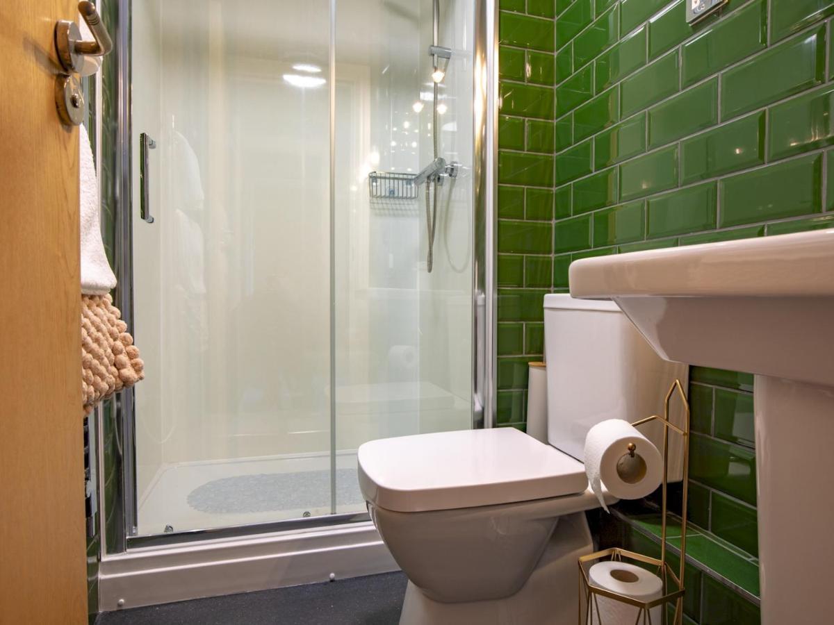 Pass The Keys Art Deco Inspired Apartment With Roof Top Views Shrewsbury Bagian luar foto