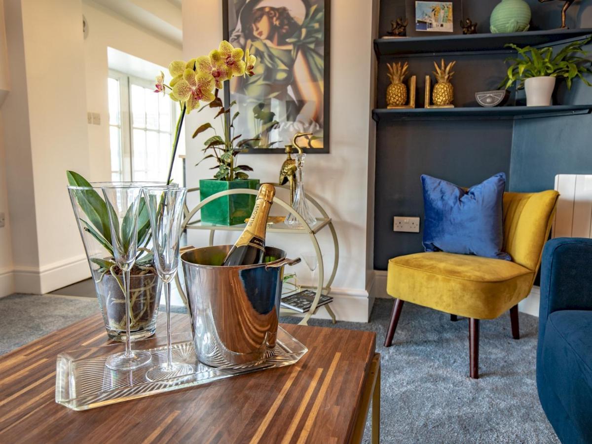 Pass The Keys Art Deco Inspired Apartment With Roof Top Views Shrewsbury Bagian luar foto
