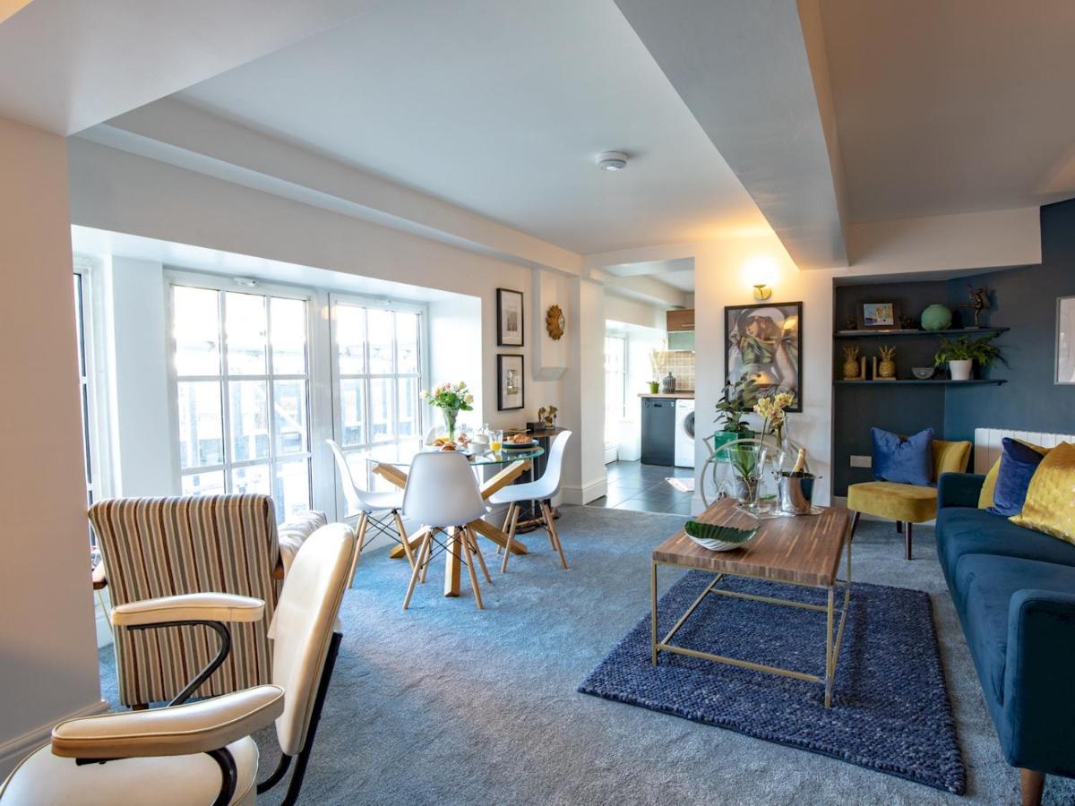 Pass The Keys Art Deco Inspired Apartment With Roof Top Views Shrewsbury Bagian luar foto