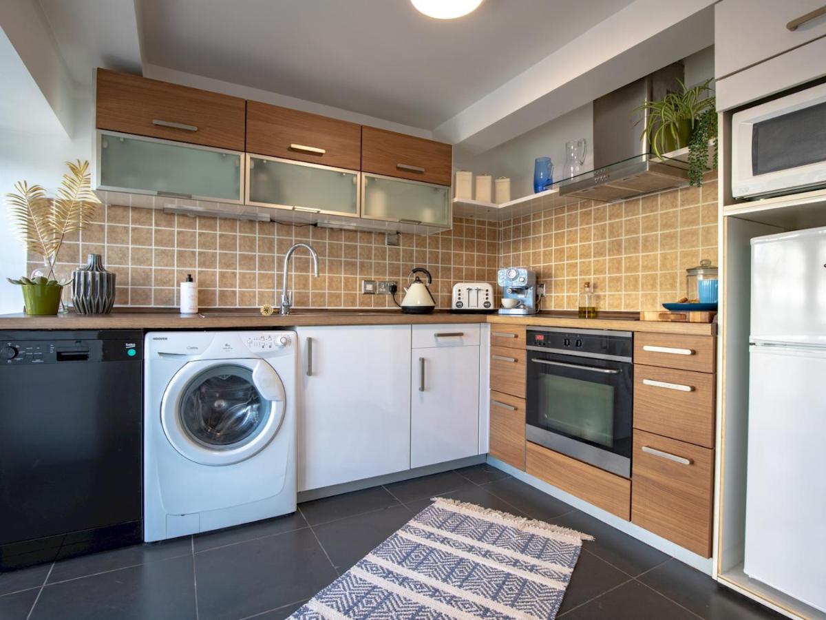Pass The Keys Art Deco Inspired Apartment With Roof Top Views Shrewsbury Bagian luar foto